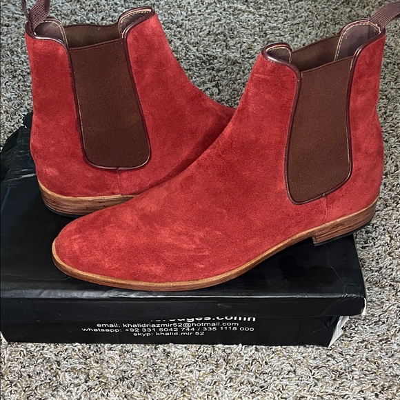 Men's Red Suede Chukka Boots - Picture 4 of 4
